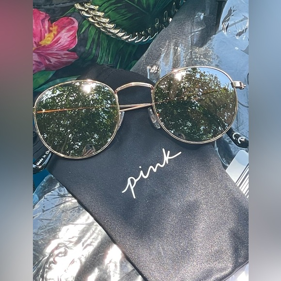 VICTORIA’S SECRET Tropical Paradise City Backpack, Sunglasses & FREE Beach Towel - Picture 9 of 17